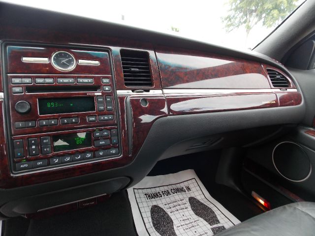 Lincoln Town Car 2006 photo 68