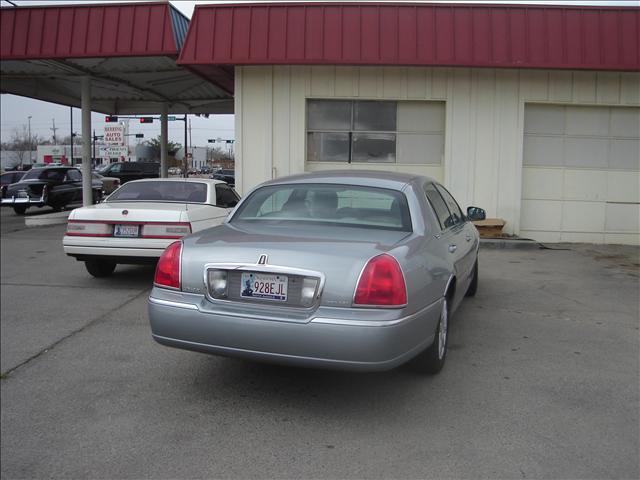 Lincoln Town Car 2006 photo 2