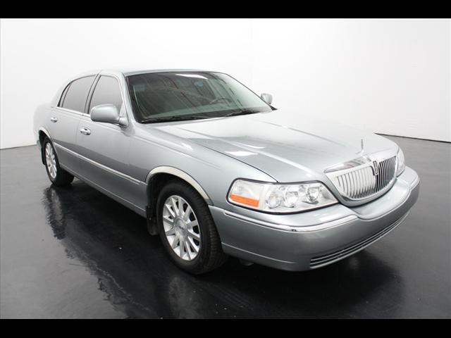 Lincoln Town Car DOWN 4.9 WAC Sedan