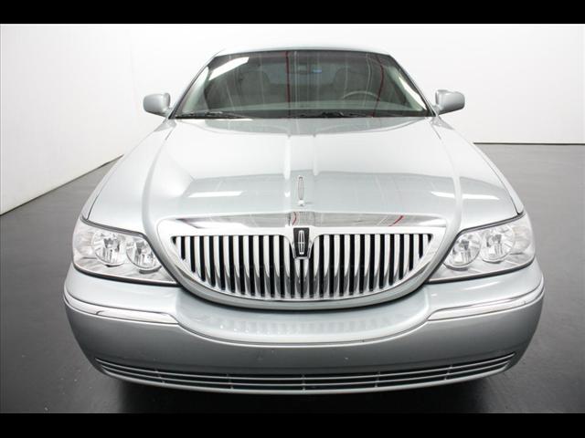 Lincoln Town Car 2006 photo 2