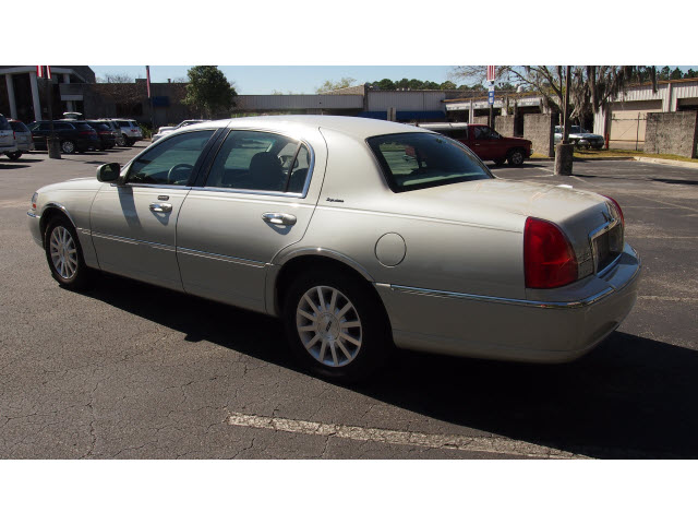 Lincoln Town Car 2007 photo 2