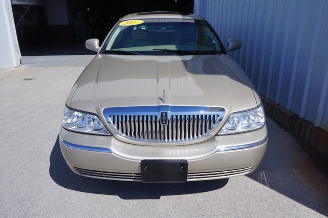 Lincoln Town Car 2007 photo 2