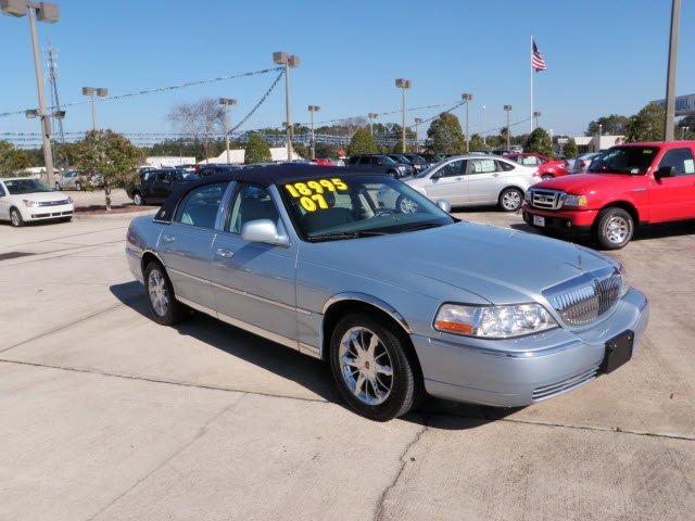 Lincoln Town Car DOWN 4.9 WAC Sedan