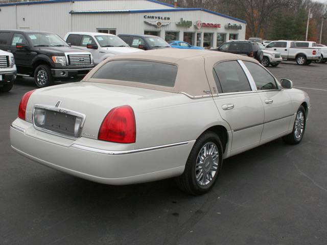 Lincoln Town Car 2007 photo 2