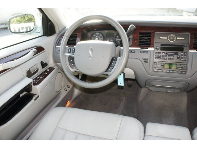 Lincoln Town Car 2007 photo 4