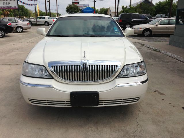 Lincoln Town Car 2007 photo 2