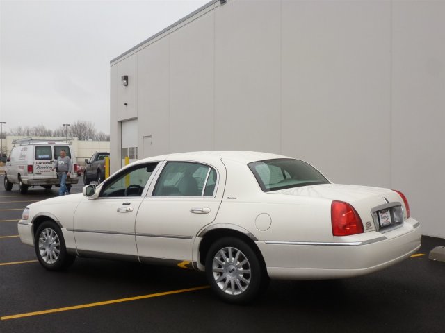 Lincoln Town Car 2007 photo 2