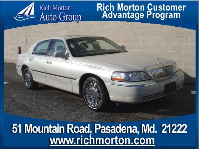 Lincoln Town Car DOWN 4.9 WAC Sedan