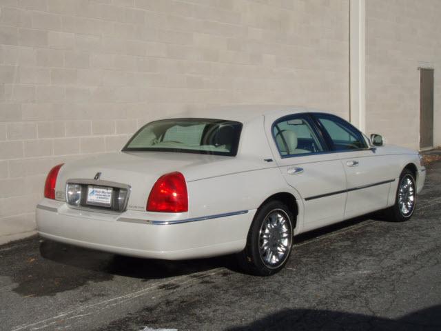 Lincoln Town Car 2007 photo 2