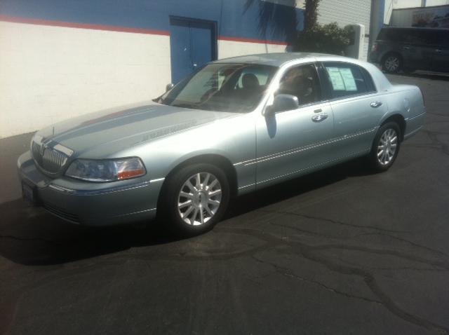 Lincoln Town Car DOWN 4.9 WAC Sedan