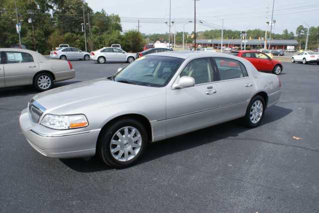 Lincoln Town Car DOWN 4.9 WAC Sedan