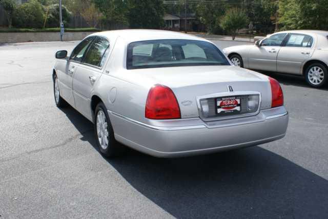 Lincoln Town Car 2007 photo 2