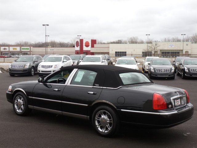 Lincoln Town Car 2008 photo 1