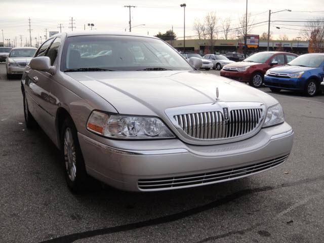 Lincoln Town Car 2009 photo 4