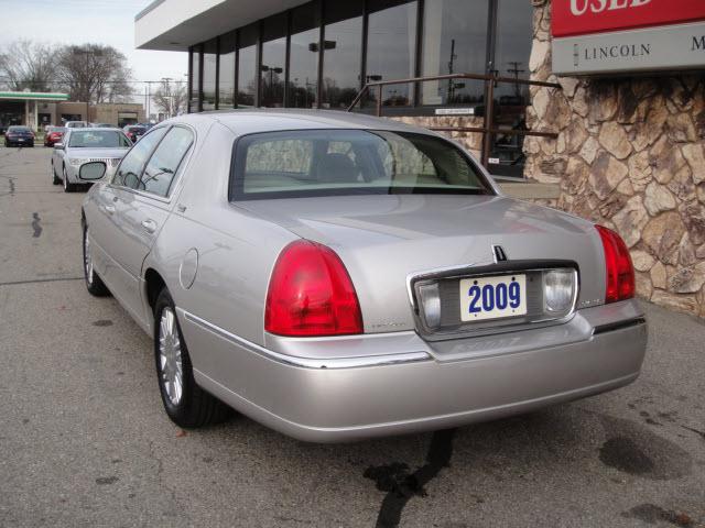 Lincoln Town Car 2009 photo 5