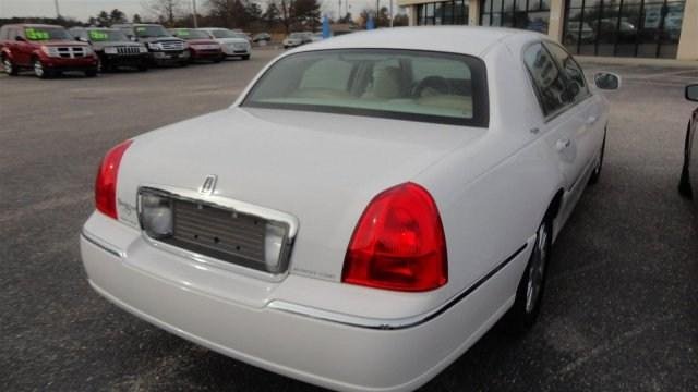 Lincoln Town Car 2009 photo 1