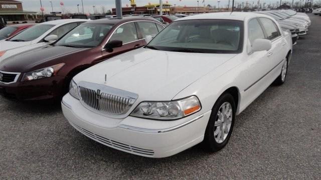 Lincoln Town Car 2009 photo 4