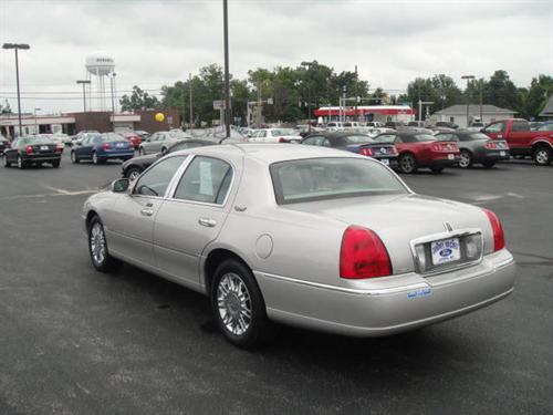 Lincoln Town Car 2010 photo 1