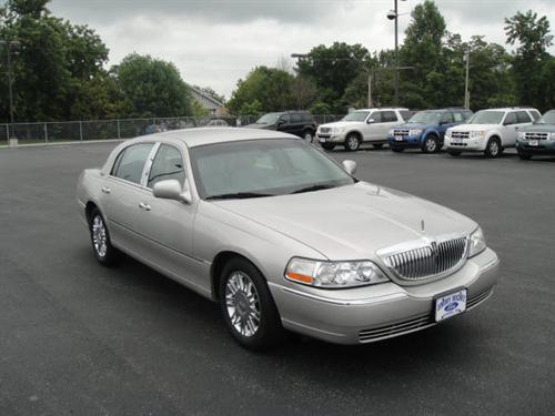 Lincoln Town Car 2010 photo 4