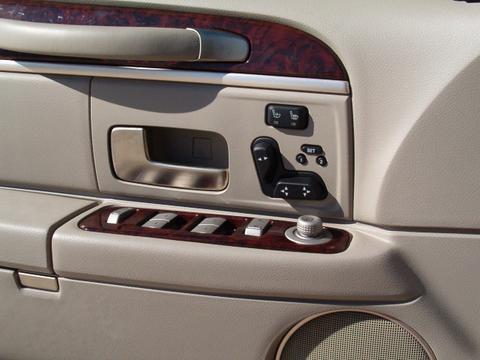 Lincoln Town Car 2010 photo 1