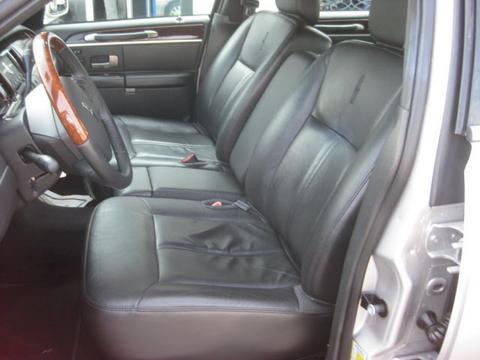 Lincoln Town Car 2010 photo 1