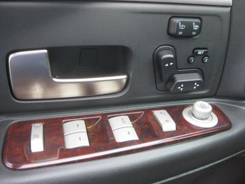 Lincoln Town Car 2010 photo 2