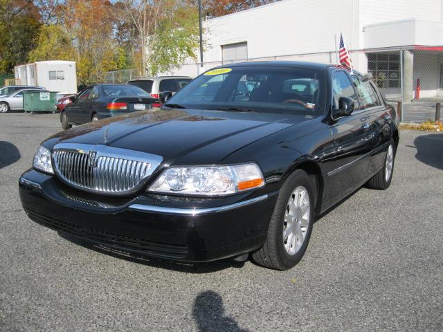 Lincoln Town Car Ram 1500 Magnum Sedan