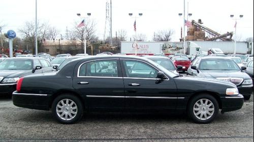 Lincoln Town Car 2010 photo 4