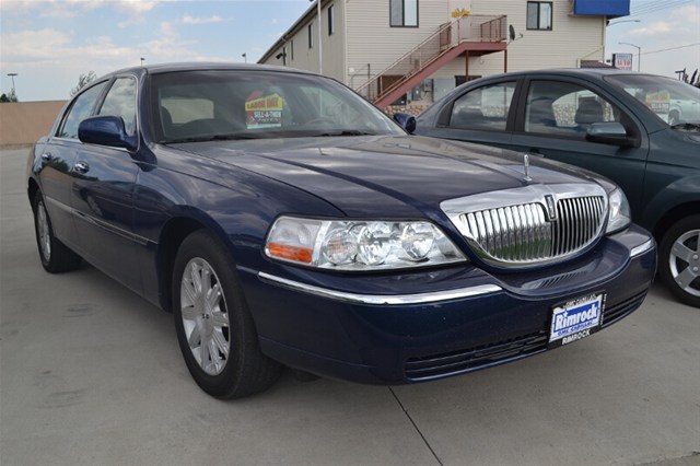 Lincoln Town Car 2010 photo 3