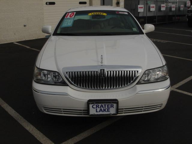 Lincoln Town Car DOWN 4.9 WAC Sedan