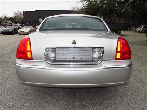 Lincoln Town Car 2010 photo 5