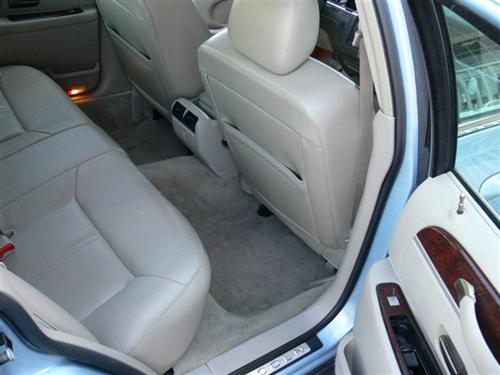 Lincoln Town Car 2010 photo 2