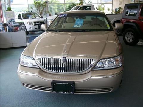 Lincoln Town Car 2010 photo 1