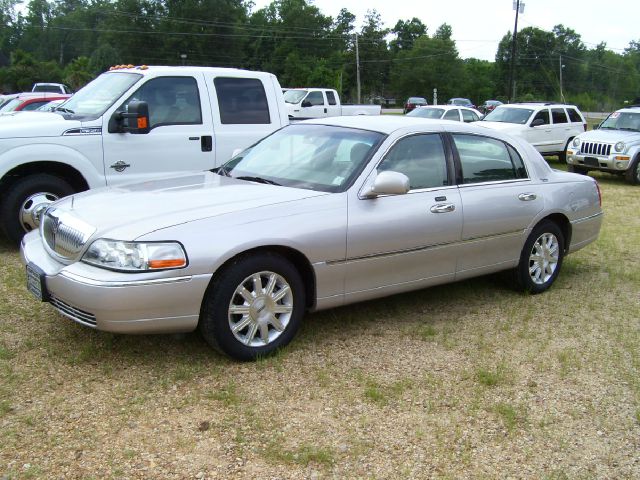 Lincoln Town Car 2010 photo 1