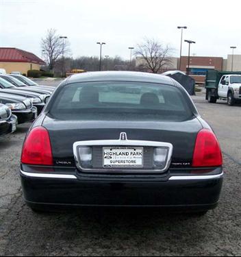 Lincoln Town Car 2010 photo 1