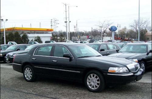 Lincoln Town Car 2010 photo 2