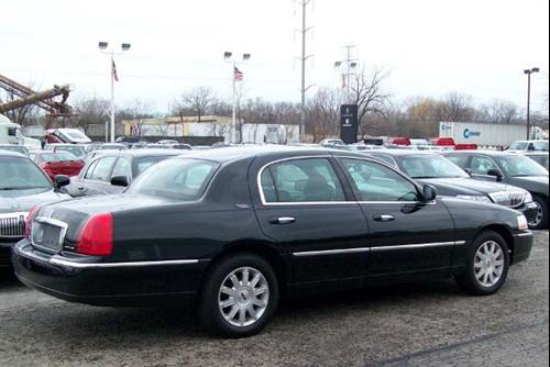 Lincoln Town Car 2010 photo 4