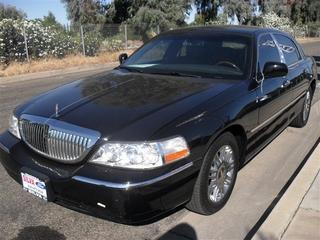 Lincoln Town Car 2010 photo 2