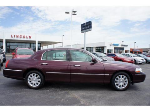 Lincoln Town Car 2010 photo 1