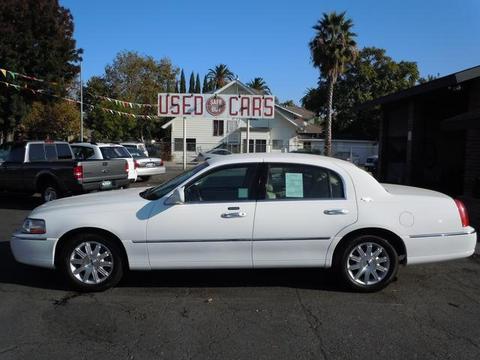 Lincoln Town Car 2010 photo 1