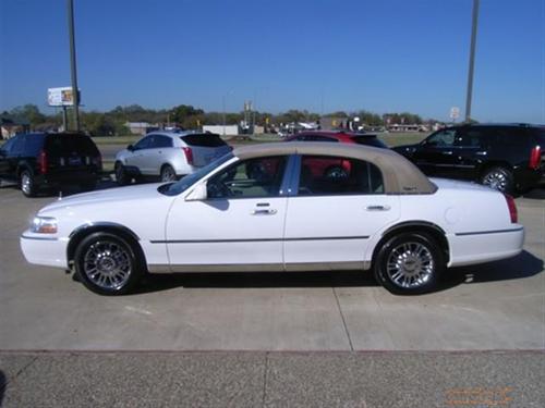 Lincoln Town Car 2010 photo 1