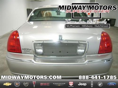 Lincoln Town Car 2010 photo 3