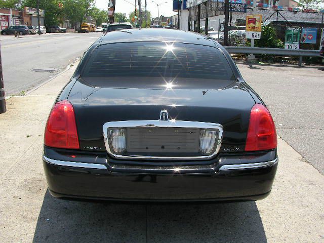 Lincoln Town Car 2010 photo 6