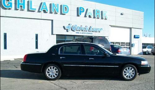 Lincoln Town Car 2010 photo 1