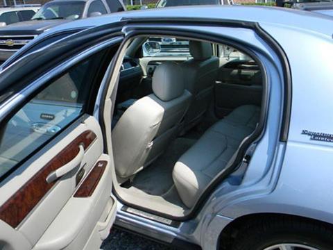 Lincoln Town Car 2010 photo 2