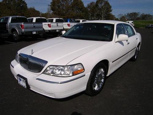 Lincoln Town Car 2010 photo 1