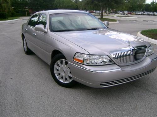 Lincoln Town Car 2010 photo 1