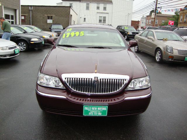 Lincoln Town Car 2010 photo 4