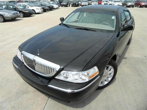 Lincoln Town Car 2010 photo 3