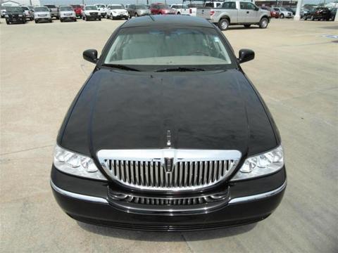 Lincoln Town Car 2010 photo 4